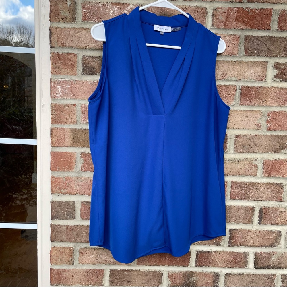 Calvin Klein blue sleeveless v-neck blouse Women Large EUC